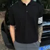 Camisa Polo para Hombre de Manga Corta con Cuello Henley Gris Americano Cleanfit Lujo Ligero Camiseta de Hombro Real Ajustada Estilo Nuevo 2026