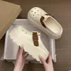 Sapatos Vazados Femininos Novo Verão Roupa Externa Praia Sola Grossa Sandálias de EVA Antiderrapante Pés Sem Cheiro Chinelos de Casal Femininos