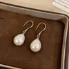 Pingente Gota D'água Estilo Francês, Brincos de Pérola Simples e Modernos, Luxo Leve com Toque de Sofisticação, Ganchos de Orelha, Brincos Elegantes com Design Único