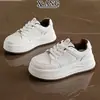 Zapatillas de plataforma de piel auténtica para mujer, cordones blancos, nuevo estilo 2026, zapatillas deportivas casual versátiles para estudiantes