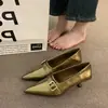 2026 Nuevo Estilo Viaje Nocturno Tacón Alto Zapatos Pequeños de Cuero Nicho Tacón Alto Corte Profundo Mocasines Rojos Punta Fina Zapatos Individuales Mujer
