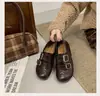 Sandalias estilo brogue británico con doble hebilla, nuevos zapatos casuales slip-on para mujer, mocasines estilo Birkenstock de suela gruesa