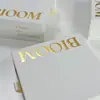 Suministro directo de fábrica de joyeros extraíbles de lujo ligero con logotipo estampado en oro personalizado para anillos, colgantes y collares, cajas de regalo para empaque