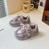 Tênis infantis 2026 novos modelos primavera e outono, sapatos de menina, sapatos esportivos casuais antiderrapantes, tênis de treino alemão para meninos