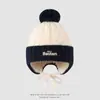 Gorro de punto con bloques de color para niños para otoño e invierno, con protección para las orejas y pompón grande, gorro de lana tipo Boston para niños y niñas