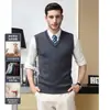Chaleco de punto de lana con cuello en V de otoño transfronterizo para hombre, suéter de punto liso para usar como base, chaleco casual con cuello en forma de corazón para hombre