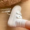 Zapatillas Blancas de Velcro para Mujer Primavera 2026 Nuevas Transpirables que Aumentan la Altura Suela Gruesa Versátiles Blancas Casuales Deportivas de Lona