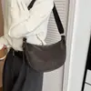 Bolsa Casual de Ombro Único Grande Capacidade Estilo Coreano Versátil para Axila, Bolsa Elegante Formato Dumpling, Nova Bolsa Transversal, Pequena Bolsa Estilosa e Elegante