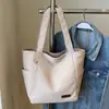 A Bolsa Sacola Casual e Simples Popular Deste Ano para Sala de Aula de Estudantes é uma Bolsa de Ombro Leve da Moda de Grande Capacidade Estilo Executivo para Mulheres
