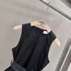 Vestido Midi Sem Manga Elegante Intelectual Minimalista de Verão 2026 Feminino Cintura Marcada com Cinto Emagrecedor de Alta Qualidade