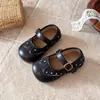Sapatos de Couro com Bolinhas para Meninas 2026 Nova Moda Primavera/Verão Versáteis Mary Jane Raso Solado Macio Sapatos de Princesa Tendência
