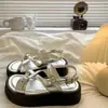 Sandalias Romanas Antideslizantes Versátiles Estilo Coreano para Mujer 2026 Verano Nuevas Plataforma de Nicho Plateadas Sandalias de Punta Abierta con Suela Gruesa