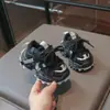 Zapatos de papá para niños pequeños, zapatillas deportivas antideslizantes de suela blanda para niñas, zapatillas deportivas infantiles 2026, nuevos zapatos de malla primavera y otoño para niños
