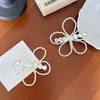 Presilha de Cabelo Nova Estilo Coreano Dongdaemun com Coração de Strass, Flor de Pérola para Mulheres, Exquisita Presilha Bico de Pato, Doce Acessório de Cabelo Lateral
