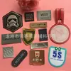 Ventas Directas de Fábrica Etiqueta de Cuero Ropa Microfibra Cuero PU Marca Diversos Herrajes Anti-Cuero Accesorios para Ropa Etiqueta de Cuero Logo Personalizado