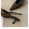 Versión de Piel de Vaca del Estilo de la Hija de Deluna~Elegantes Sandalias de Mujer con Punta Fina, Escotadas en la Espalda y Tacón de Gatito