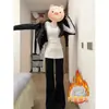 Camiseta blanca de manga larga para mujer, otoño e invierno 2026, cuello redondo, corte ajustado, entallada en la cintura, de longitud media, hombro normal, top básico
