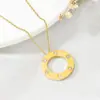 Collar Redondo de Moda Acero Inoxidable Colgante Redondo No se Desvanece Chapado en Oro de 18 Quilates Colgante Redondo de Zirconia Venta al por Mayor