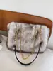 Bolsa Fofa Outono Inverno Feminina 2026 Nova Grande Capacidade Bolsa de Mão de Pelúcia Bolsa de Ombro Casual de Alta Qualidade Bolsa de Axila Transfronteiriça