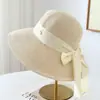 Sombrero de paja de ala ancha con elegante lazo estilo Hepburn para vacaciones de verano en la playa, protección solar y sombrero de pescador para estilizar el rostro