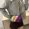 Otoño 2024 Nuevo estilo coreano de moda con costuras, elegante bolso bandolera con cadena, pequeño bolso cuadrado, bolso bandolera a rayas para mujer