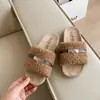 Pantuflas caseras rojas estilo francés, slip-on de gamuza para exteriores, nuevas pantuflas suaves y peludas de otoño e invierno, estilo de celebridad de moda online 2026