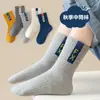 Calcetines para Niños Otoño e Invierno Populares de Media Pantorrilla Calcetines Deportivos Desodorantes Absorbentes de Sudor para Estudiantes de Edad Media y Mayores Primavera y Otoño Venta al por Mayor
