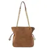Bolso bandolera de gamuza mate retro con cadena para mujer, principios de otoño 2025, nicho, lujo ligero y diseño de alta gama
