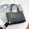 Bolsa Tote de Grande Nicho Outono/Inverno 2025, Bolsa Feminina de Grande Capacidade, Bolsa de Ombro Tendência, Estilo Retro Novo para o Dia a Dia