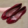 Versão em Couro de Vaca ~ Sapatos Flats Vermelhos de Couro Genuíno com Biqueira Dividida para Mulheres Novos Sapatos de Porco e Ferraduras Slip-On Sapatilhas de Ballet