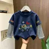 Camiseta infantil de manga comprida, novo estilo 2026, camiseta para meninos, algodão puro, estilosa, pode ser usada como camada externa, blusa falsa de duas peças