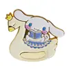 Broche Metálico de Sanrio Pochacco Bidimensional Insignia Personalizada de Cinnamoroll Decoración para Ropa Bolsa DIY