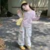 Conjunto de Dos Piezas para Niñas: Camiseta Base Estampada de Dibujos Animados Moderna y Elegante + Pantalones Cargo Casuales Conjunto de Manga Larga para Niños