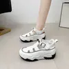 Sandalias con Suela Gruesa Aumentadoras Huecas por Dentro para Mujer 2026 Verano Nuevas Versátiles de Moda para Personas Bajas Transpirables Casuales Zapatos de Mujer