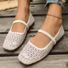 Sandálias femininas de verão, novo estilo, de fundo reto, bico quadrado, baixas, com design de rede de peixe vazada trançada e tira única, tamanho 43