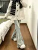 Jeans boca de sino de cintura alta estilo retrô americano novo de outono para mulheres com design estiloso, barra desfiada, corte justo e efeito emagrecedor