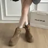 Botines de Tacón Alto de Tendencia Temperamental para Personas Bajas 2026 Nuevos Botas Adelgazantes de Moda con Suela Gruesa Sistema de Color Merade Retro