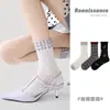 Calcetines Originales Renacentistas Primavera y Verano Chica Mariposa Rosa de Media Pantorrilla Calcetines de Malla Delgada Transpirables para Mujer