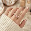 Anillo de estilo vintage color rosa-naranja padparadscha con brillo de atardecer, incrustado con diamantes de alto carbono, anillo de boda de cuerda retorcida color huevo de paloma para mujer