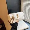 Bolsa quadrada pequena de alta qualidade para mulheres, nova bolsa transversal com corrente de ombro versátil da moda 2026, bolsa de axila estilo nuvem da moda coreana
