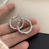 Brincos de Argola Lisos Casuais Europeus e Americanos Design de Nicho Brincos de Argola Retrô Luxo Acessível Moda de Ponta Brincos Personalizados para Mulheres