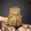 Sándalo Verde Tallado Pixiu Pie de Mano Adornos de Escritorio Madera Maciza Sin Pintar Mascota de Té Decoración de Coche Venta al por Mayor