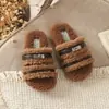 Novas Pantufas de Algodão Versáteis com Atmosfera Retrô para Meninas Outono e Inverno, Aconchego Casual, Tira Única