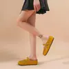 Novos sapatos rasos Mary Jane fechados e respiráveis com design vazado retrô para mulheres, modernos e versáteis