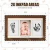 Marco de fotos de almohadilla de tinta de tres partes para la mano y las huellas del pie del bebé, un regalo conmemorativo para el primer mes de los niños, con un diseño creativo de tres partes