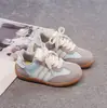 Zapatillas de entrenamiento alemanas sencillas de suela blanda para niña, nuevo modelo otoño 2026, zapatillas deportivas de moda para niño, zapatillas Forrest Gump, zapatillas casual para niño