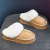 Zapatos de media zapatilla peludos para mujer, tendencia de moda estilo coreano 2026, nueva colección de invierno, combinados de piel y pelo, forrados de felpa, zapatillas de algodón con suela gruesa