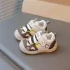 Zapatos para niños pequeños para niños, nuevos zapatos de bebé para primavera y otoño con suelas suaves, antideslizantes, malla transpirable para niñas, zapatos funcionales para niños pequeños, modernos