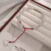 Nuevo Pulsera Roja de Hilo Estilo Chino Retro para la Paz y la Alegría, Diseño Versátil con Estilo Nacional, Accesorio de Mano de Moda y Elegante para Mujeres