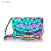 Bolsa Envelope 2025 Novo Estilo Acolchoada Pequena Quadrada Feminina Transversal Brilhante Bolsa de Maquiagem Pu Estilo Coreano Bolsa de Ombro Feminina